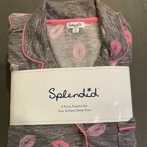 Women's Splendid 2 Pc Pajama Set Size Small Gray with Pink Lips Jersey Knit NEW
